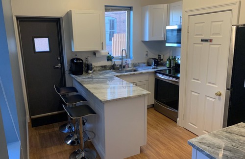Downtown Wilmington House | Private townhouse near downtown and state park