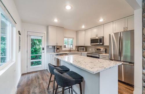 Mission House | Private & Tranquil Lakeside Retreat