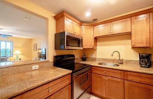 Key Colony Beach Condo | Private Tropical Beach White Sand-No Stairs-King Bed-Heated Pool- Superfast WiFi