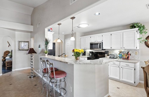 Northwood Glen House | Private Tuscany Oasis with Pool - Perfect for families, couples or business travelers by RedAwning