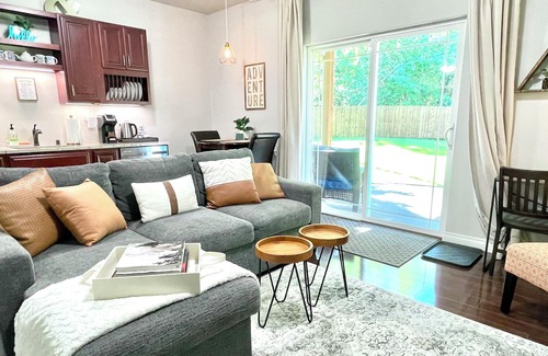 Sand Lake Apartment | Private Upscale Cozy APT Guests Love -W/D -WiFi -Kitchen in Good Neighborhood
