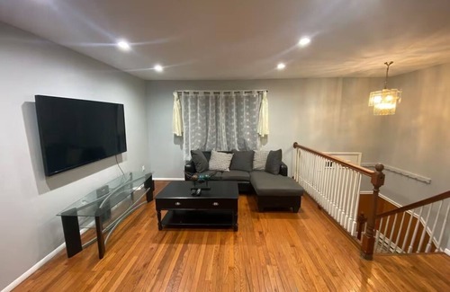 Easton House | Private Upstairs Apartment in Forks with WiFi, AC, and Quiet.