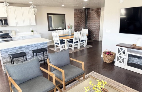Gem County Apartment | Private Upstairs Apartment with Game Room on 5 Acre Ranch