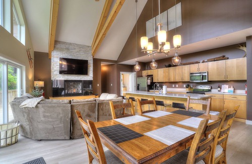 Rangeley Ski Chalet | Private Chalet on Saddleback Mountain Ski Resort - Ski In/Ski Out