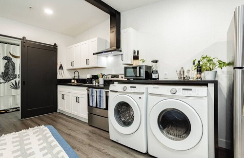 Beverly Green House | Private Vegas Oasis: Prime Location, Patio & Games