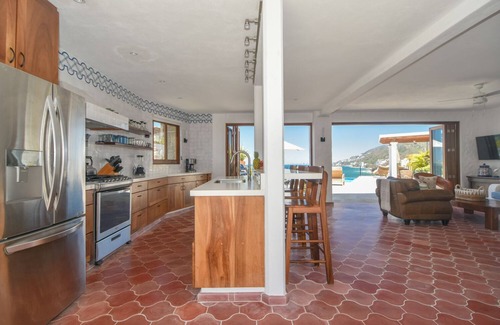 South Shore Hotel Area Villa | Private villa- 3 bdrm & 4 bath with ocean views and new private infinity pool