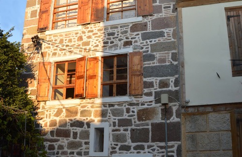Mithimna House | Private Villa est.1750!Spacious and very quiet, for families, groups, workshops.