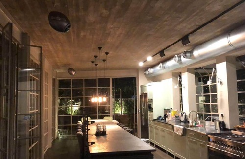 Ramat Hasharon House | private villa house . nice garden , pool in the city , quite/