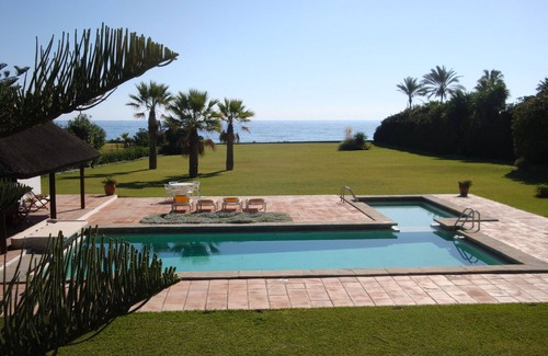 Guadalmina Villa | Private villa in exclusive area, with pool, tennis and direct access to beach