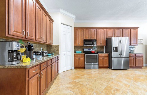 River Park House | Private Villa | Pool + Hot Tub + Sleeps 20