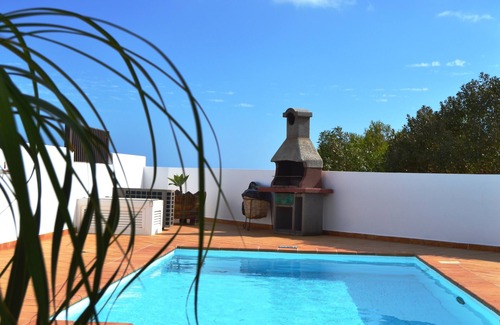 Tias Villa | Private Villa, sea views, sunny Swimming pool & BBQ near Puerto del Carmen