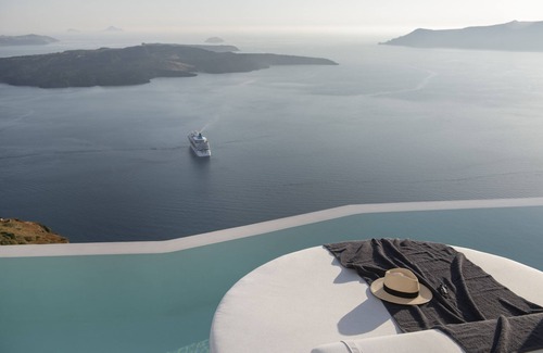 Firostefani Villa | Private villa with 3 bedrooms , infinity heated pool with amazing views