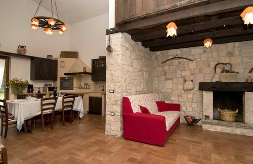 San Lupo House | Private Villa with A/C, WIFI, private pool, TV, patio, pets allowed, panoramic view, parking