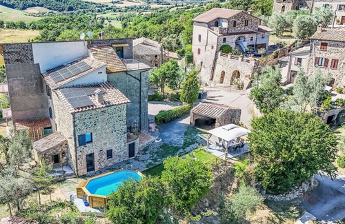 Ficulle House | Private Villa with hot tub, WIFI, private pool, TV, patio, pets allowed, panoramic view, parking