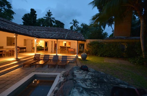 Kathaluwa Villa | Private Villa WITH Outdoor Swimming Pool - Lake View