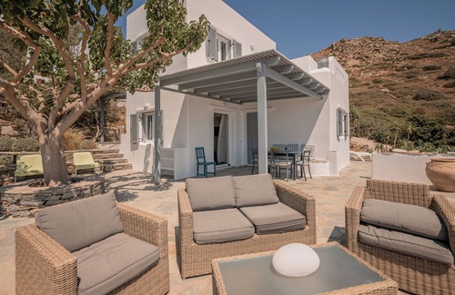 Maragas Villa | PRIVATE VILLA WITH OUTSTANDING VIEWS, CLOSE TO MIKRI VIGLA BEACH.