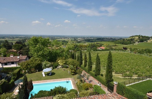 Zenevredo Villa | Private Villa with private pool, WIFI, A/C, TV, patio, pets allowed, panoramic view, parking