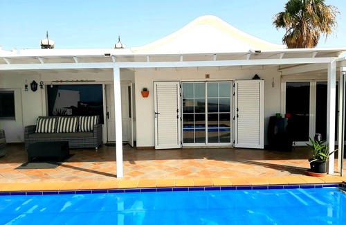 Tias Villa | PRIVATE VILLA WITH POOL, WIFI, SEA VIEWS, WELCOME FOODPACK, POOL TOWELS.