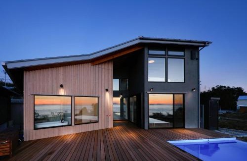 Aki Villa | Private Villa with Pool and Sunset in Kochi