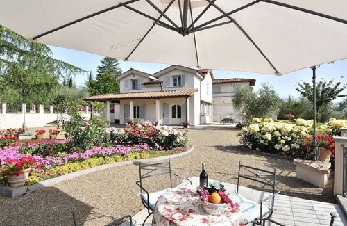 Figline e Incisa Valdarno Villa | Private Villa with private pool, WIFI, A/C, TV, terrace, panoramic view, close to Greve In Chianti