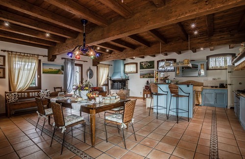 Ca' Pirami Villa | Private Villa with private pool, WIFI, A/C, hot tub, TV, pets allowed, panoramic view, parking