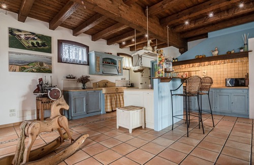 Ca' Pirami Villa | Private Villa with private pool, WIFI, A/C, hot tub, TV, pets allowed, panoramic view, parking