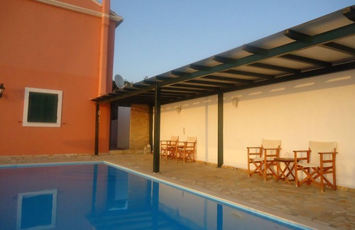 Kalamitsi Villa | Private Villa with swimming pool- 5 min from the beach