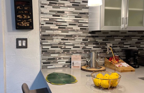 Golden Glades House | "Private Villa with 4 Bed + Hot Tub + Deck +Patio"