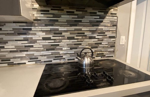 Golden Glades House | "Private Villa with 4 Bed + Hot Tub + Deck +Patio"