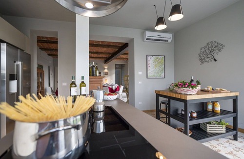 Monteu Roero Villa | Private Villa with WIFI, private pool, A/C, TV, patio, pets allowed, panoramic view, close to Alba