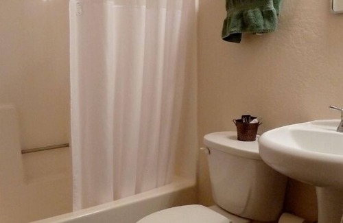 Boonville House | Private Vineyard Guest House - Close to Dining, Wine Tasting