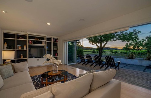 Healdsburg House | Private Vineyard Haven A Wine Country Escape