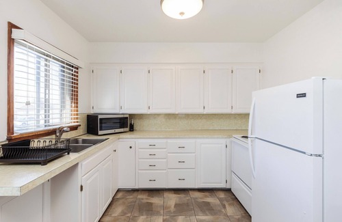 North Logan House | Private Vintage Home, 2Bd/1Ba, Near USU, Entire Property 1/3 Acre, 3 King Beds