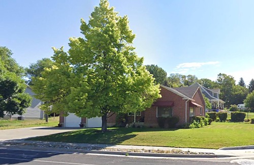 North Logan House | Private Vintage Home, 2Bd/1Ba, Near USU, Entire Property 1/3 Acre, 3 King Beds