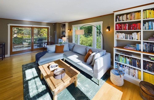 Underhill House | Private VT escape with views, soaking tub and luxury kitchen - pets welcome!