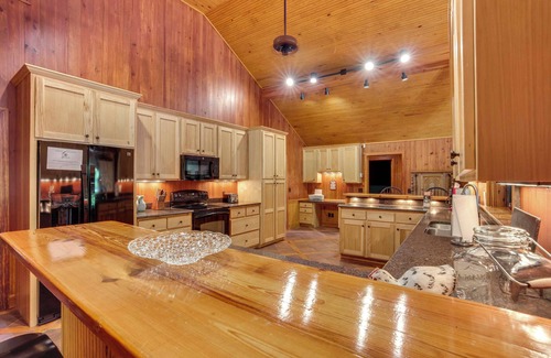 Ruffin House | Private Walterboro Estate w/Deck + Fire Pit!
