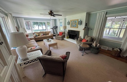 Reedville House | Private water-front retreat, paddleboards, kayak, dock, pet-friendly!