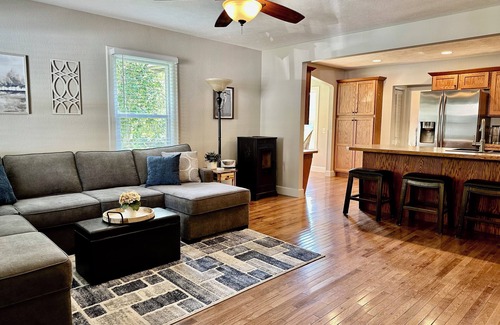 Colville Cottage | Private Waterfall Retreat
