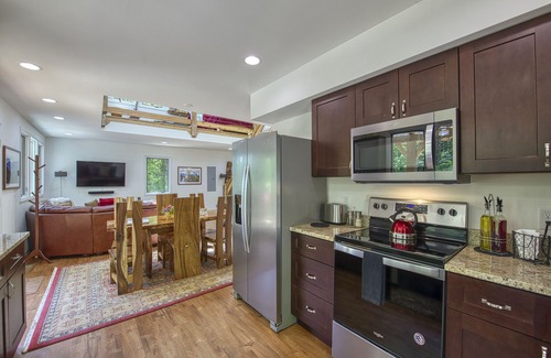 Hot Springs House | Private Waterfalls, Creek, Firepit, Hot Tub, Hiking & Level II Charging