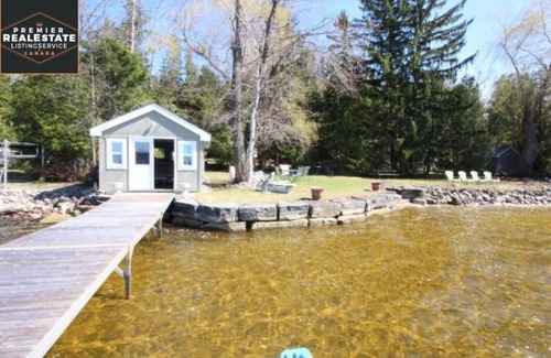 Isaacs Glen House | Private Waterfront Cottage at Kawartha Lakes