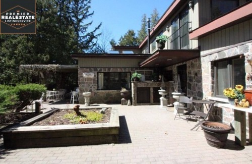 Isaacs Glen House | Private Waterfront Cottage at Kawartha Lakes