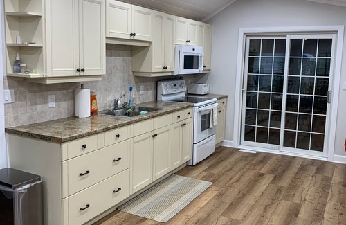 Norland Cottage | Private Waterfront Cottage, Rivermist Retreat