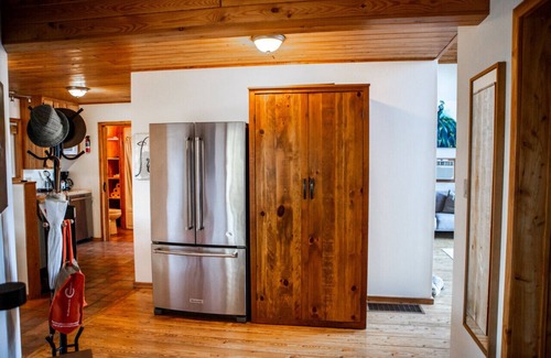 Magnetawan Cottage | Private Waterfront Cottage w/Large Dock & Hot Tub