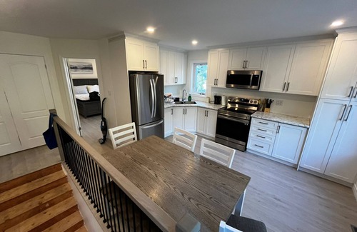 Madawaska Valley House | PRIVATE WATERFRONT GUESTHOUSE ON QUIET SANDY LAKE