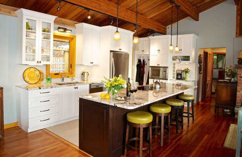 Bowen Island House | Private Waterfront~Beach~New Kitchen~Storm Viewing~Gorgeous View~Sunny