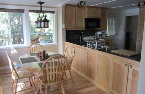 Bridge Lake Cottage | Private Waterfront Cottage on Lac des Roches