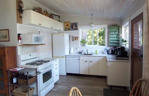 Powell River Cottage | Private waterfront cottage on Malaspina Strait