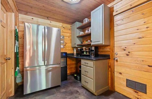 Bolivar Cabin | Private Waterfront Cabin @ Bolivar Lake Lodge
