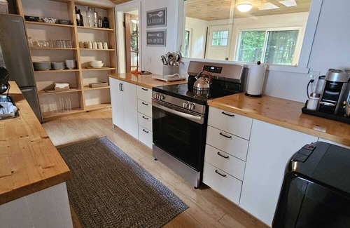 Kirkfield Cottage | Private Waterfront Cottage with Stunning Sunsets
