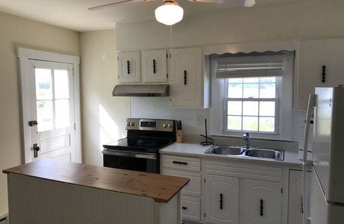 Cambridge Cottage | Private waterfront cottage with pool on Church Creek